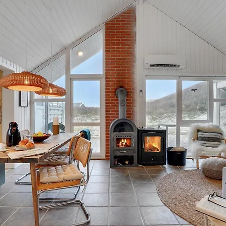 Ferienhaus Stunning In With Kitchen